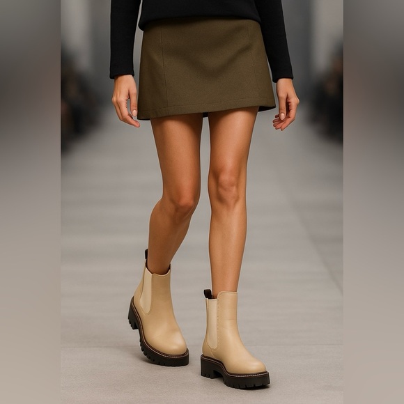 346- Sam Edelman Laguna Chelsea Boots Sesame Color Leather Size 9.5 M NWT - Picture 1 of 13